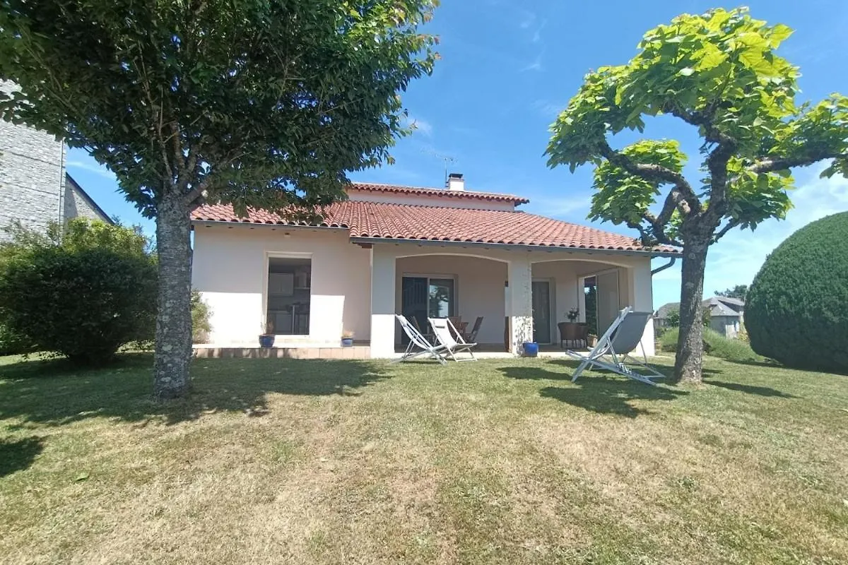 La Maison De Bea Le Rouget 0*,  Francia